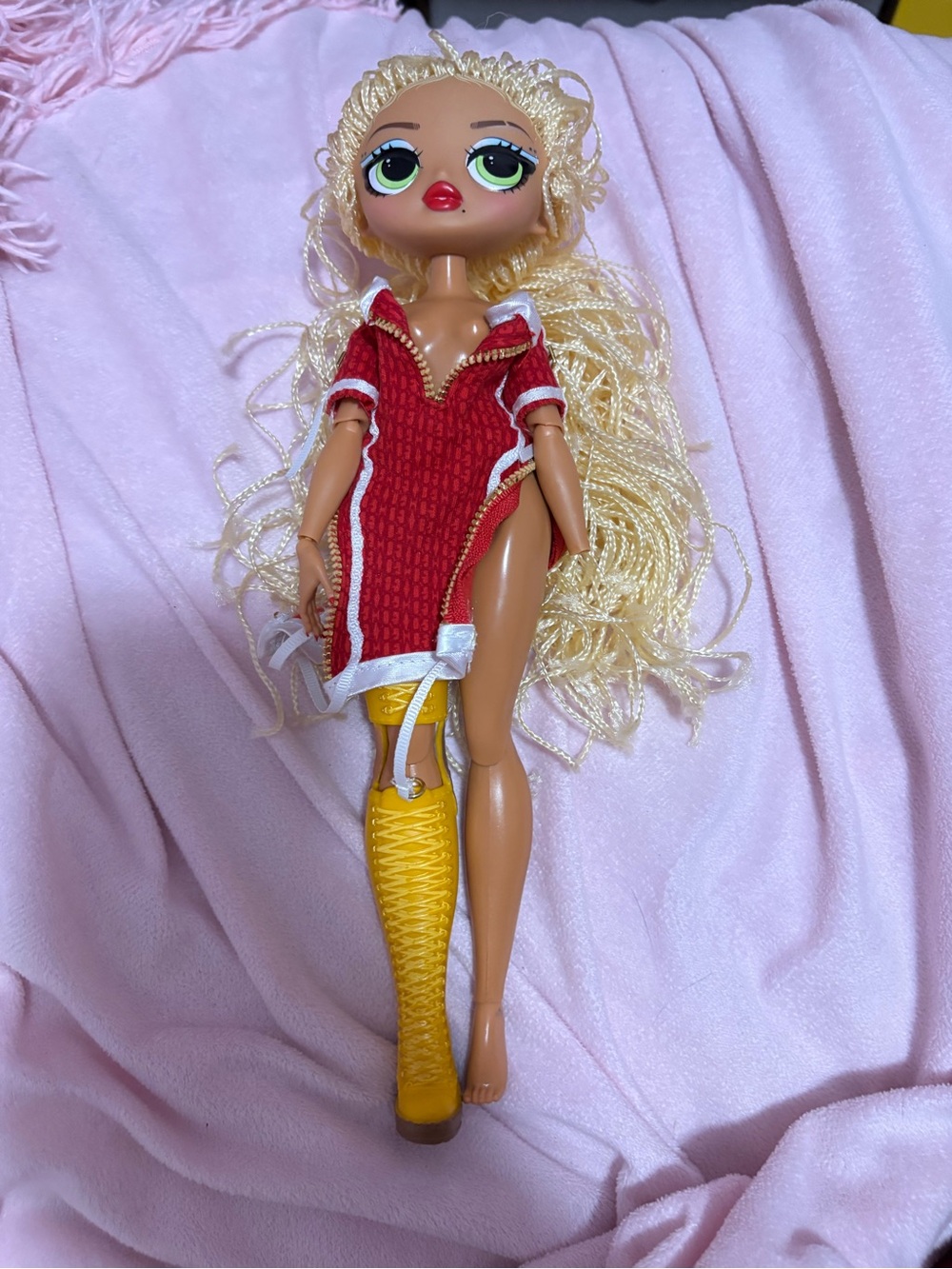 lol omg fierce doll(missing hand)